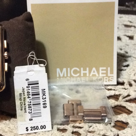 Gorgeous Rose Gold MK watch - Picture 2 of 7